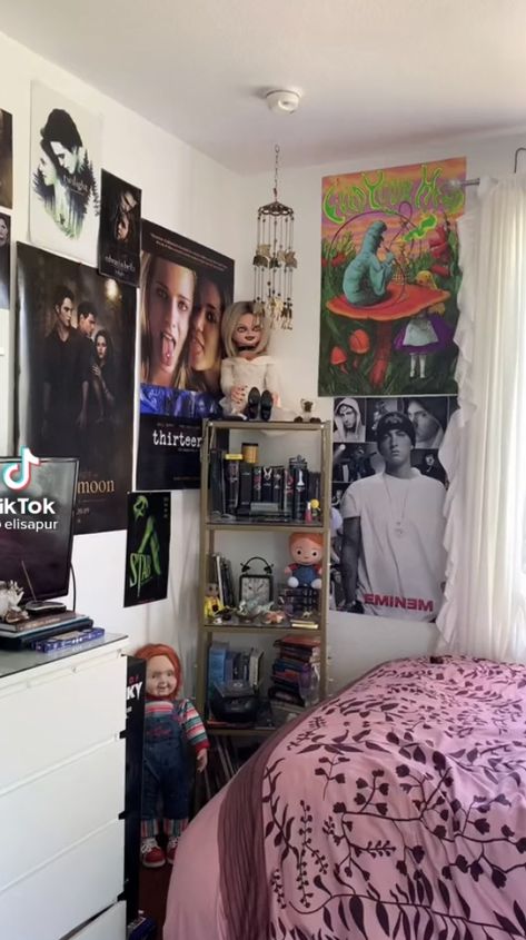 Eminem Themed Room, Eminem Room Decor, Eminem Room, Chum Bucket, 2000s Room, Ideas Cuarto, Bedroom Stuff, Bat Cave, Otaku Room