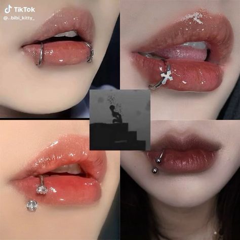 Fang Piercing, Side Labret Piercing, Side Labret, Snake Bite Piercing, Lip Piercing Jewelry, Piercing Chart, Face Piercings, Cool Piercings, Labret Piercing