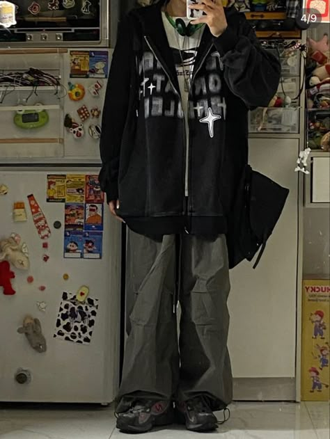 Baggy Clothes Style Grunge, Vintage Back To School Outfits, Baggy Clothes Outfit Inspiration, Baggy Grunge Clothes, Streetcore Clothes, Dark Oversized Outfit, Tomboy Emo Outfits, Baggy Outfits Grunge, Emo Outfits Baggy