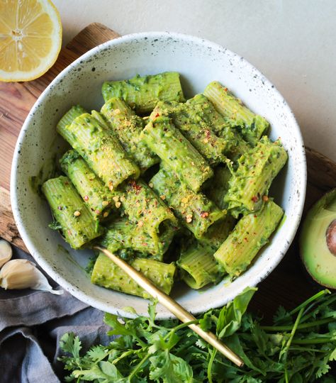 Avocado Pesto Pasta (Vegan and Gluten-Free) Avacado Pesto, South Indian Tomato Chutney, Pesto Pasta Vegan, Vegan Pesto Pasta, Summer Pasta Recipes, Avocado Pesto Pasta, Pasta Creamy, Italian Diet, Vegan Feta Cheese