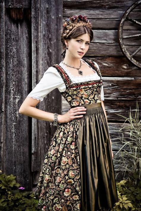 Community wall photos – 24,074 photos Folklore Fashion, German Costume, Dirndl Outfit, German Dress, Lena Hoschek, Dirndl Dress, Retro Pin Up, Mode Boho, Folk Dresses