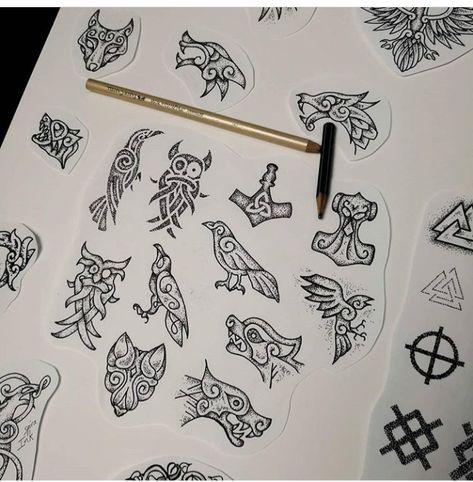 Viking Flash Art, Viking Skull Art, Traditional Viking Tattoos, Raven Artwork, Pagan Tattoo, Arte Viking, Viking Tattoo Symbol, Symbole Viking, Petit Tattoo