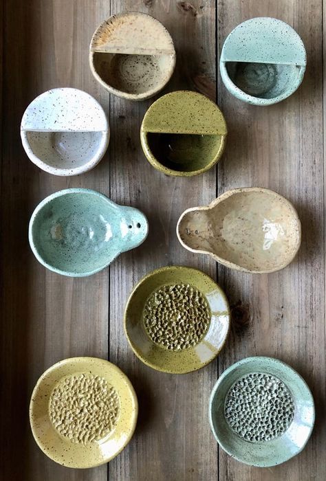 Ceramic Herb Pots, Herb Stripping Bowl, Ceramic Garlic Grater, Ceramic Grater, Largesse Ideas, Garlic Peeler, Garlic Grater, Ceramics Inspiration, Salt Cellars