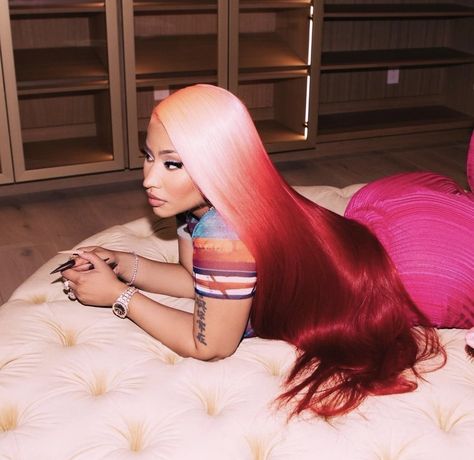 Nicki Minaj Wig, Nicki Minaj Concert, Red Pink Hair, Nicki Minaj Hairstyles, Two Toned Hair, Trending Adidas, Nicki Minaj Photos, Frontal Wig Hairstyles, Nicki Minaj Pictures