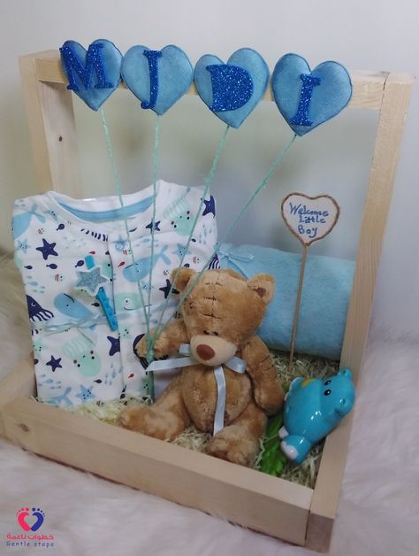 New Born Gift Pack Ideas, Newborn Gifts Diy, Hamper Packing, Baby Boy Gift Baskets, Baby Photo Frames, Gift Tray, Baby Products Packaging, Wooden Trays, Baby Gift Hampers