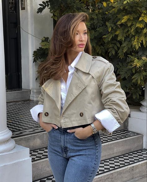 Lillie Grace, Capsule Wardrobe Women, Chic Outfits Classy, Cropped Trench Coat, Corporate Outfits, Elegante Casual, Minimal Outfit, Casual Chic Outfit, Looks Chic