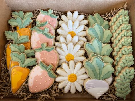 Garden Theme Cookies Decorated, Farmers Market Decorated Cookies, Farmers Market Smash Cake, Farmers Market Baking Ideas, Farmers Market Baby Shower Cookies, Farmers Market Treats, Farmers Market Cookies Decorated, Locally Grown Baby Shower Cookies, Farmers Market Sugar Cookies