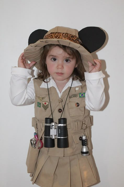 Zoofari Theme, Kids Safari Outfit, Zookeeper Outfit, Paleontologist Costume, Dino Girl Party, Pictorial Ideas, Jungle Outfit, Explorer Costume, Safari Costume