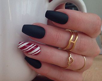 Black Matte Coffin Nails Candy Cane Nails Thanksgiving, Coffin Nails Matte, Holiday Nails Christmas, Candy Cane Nails, Summer Acrylic, Thanksgiving 2020, Nails Winter, Nail Candy, Nails Christmas