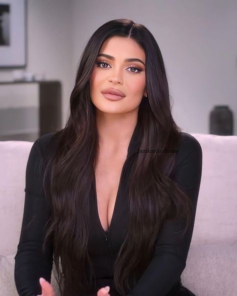 𝗜𝗮𝗺𝗸𝗮𝗿𝗱𝗮𝘀𝗵𝗶𝗮𝗻𝘀✨ (@iamkardashians) • Instagram photos and videos Blonde Hair Outfits, Kylie Jenner Hair Color, Kylie Jenner Icons, Kylie Jenner Blonde, Brunette Blue Eyes, Kylie Jenner Photoshoot, Kylie Hair, Look Kylie Jenner, Kylie Jenner Hair