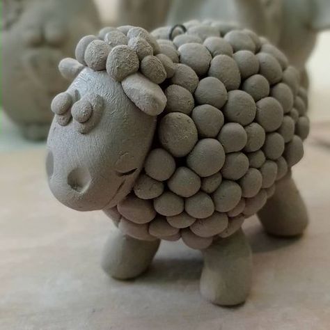 Lera Inspiration, Goat Made Of Clay, Sheep Pottery, Ceramic Sheep Sculpture, Ceramic Sheep, Pottery Sheep Handmade, Clay Jar, Sheep Crafts, Diy Air Dry Clay