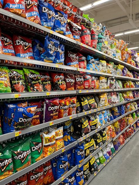 Grocery Stores Aesthetic, Grocery Store Aesthetic, Grocery Aesthetic, Supermarket Aesthetic, Candy Store Display, Retail Store Layout, Fast Food Drinks, Grocery Supermarket, Store Snacks