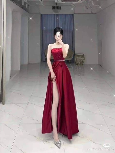 Stunning Dresses Gowns, Award Show Dresses, Gowns Dresses Elegant, Video Tiktok, Classy Prom Dresses, Red Gown, Princess Ball Gowns, Prom Dress Inspiration, Korean Fashion Dress