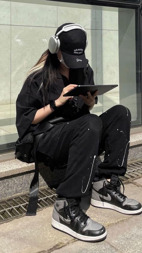 Edgy Tomboy Fashion, Gifts For Tomboy, Ulzzang Tomboy, Korean Tomboy Outfits, Casual Tomboy Outfits, Black Tomboy, Tomboy Outfits Swag, Asian Tomboy, Tomboy Girls