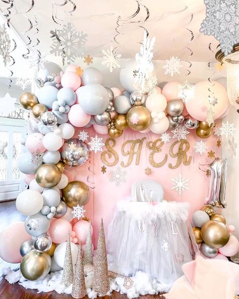 Winter Baby Birthday, 1st Birthday Themes Girl, Party Themes For Girls, Winter Onederland Party Girl, First Birthday Winter, Princess First Birthday, Winter Onederland Birthday Party, Onederland Birthday Party