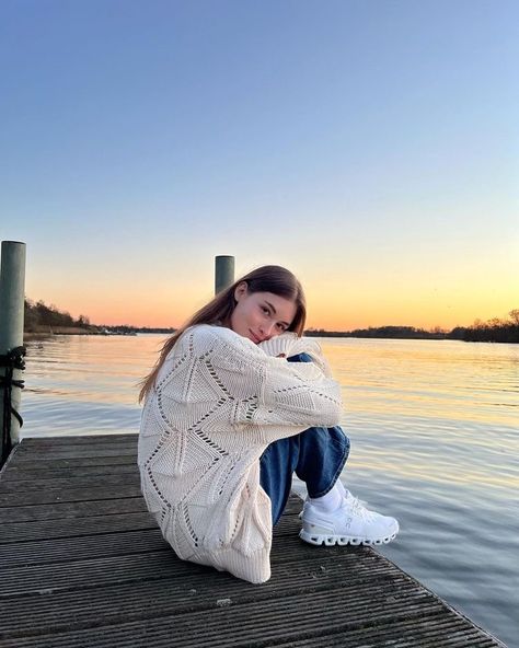 Astoria Greengrass Aesthetic, January Andrews, Astoria Greengrass, Aesthetic Harry Potter, Lake Photoshoot, Travel Pose, Emily Henry, Aesthetic 2024, Grace Elizabeth