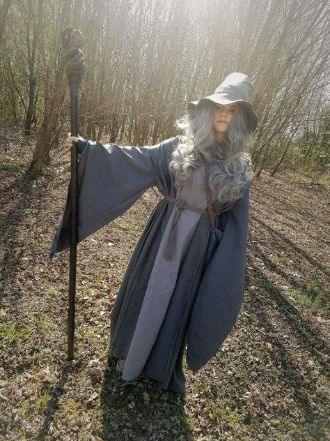 Female Gandalf, Gandalf Costume, Hobbit Cosplay, Sci Fi Costume, Lotr Costume, Awesome Costumes, Wizard Costume, World Book Day Costumes, Gandalf The Grey