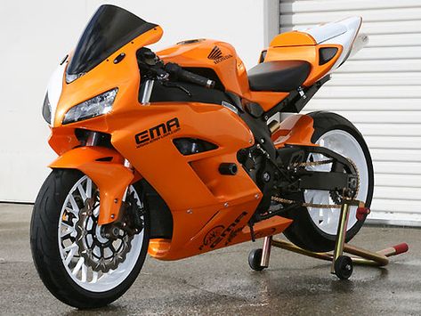 Cbr600rr Custom, Outdoor Workshop, Retro Bikes, Honda Cbr 1000rr, Cbr 1000rr, Kawasaki Bikes, Cbr 600rr, Custom Sport Bikes, Crotch Rocket