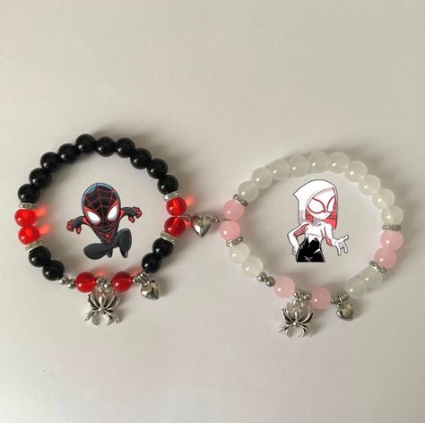 Miles And Gwen Matching Bracelets, Spiderman Bracelet, Friendship Things, Pulseras Ideas, Make Clay Beads, Relationship Bracelets, Matching Couple Bracelets, Diy Jewelry Making Tutorials, Couple Ideas