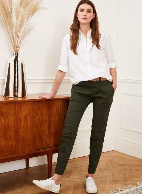 Tomboy Business Casual, Chinos Women Outfit, Trousers Women Outfit, Chino Pants Women, Lesbian Fashion, Womens Chinos, Cargo Pant, Chino Pants, Cargo Trousers