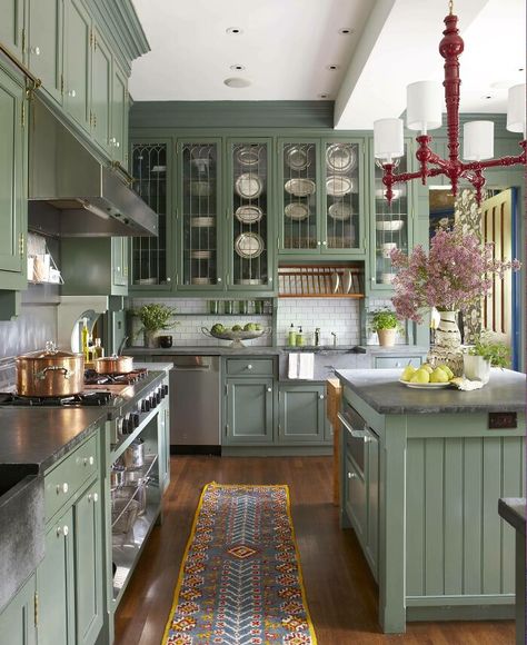 Hunter Green Kitchen Decor, Sage Green Kitchens, Barndominium Interior, Sage Green Kitchen, Kitchen Ikea, Interior Design Minimalist, Green Kitchen Cabinets, Interior Design Per La Casa, Country Kitchens