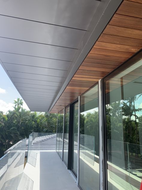 Spandrel Ceiling Exterior, Outdoor Ceiling Design, Slatted Ceiling, Home Carport, Soffit Ideas, Ceiling Models, Cladding Texture, Farm Villa, Ceiling Cladding