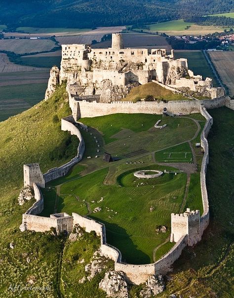 Chateau Medieval, European Castles, Chateau France, Castle Ruins, Voyage Europe, Beautiful Castles, A Castle, A Hill, Central Europe