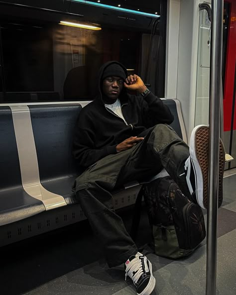 Green And Black Outfits Aesthetic, Green Vans Outfit Men, Hoodie Cargo Pants Outfit, Vans Outfit Men Street Styles, Black Vans Outfit Men, Metro Outfit, Chunky Vans Outfit, Black Cargo Pants Outfit Men, Chunky Vans