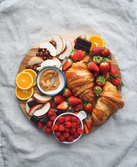 * Fruits, berries, croissants & chocolate. All my faves in one pic. ♥️ double-tap if you feel the same! ✨ Healthy Breakfast Menu, Romantic Breakfast, Breakfast Platter, My Things, Party Platters, Think Food, Food Platters, Breakfast In Bed, Food Presentation