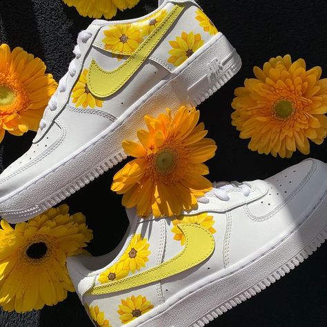 By Chloe Ryan on Instagram: “🌻 Sunflower AF1 🌻” Air Force 1 Sunflower, Painted Shoes Diy, Custom Shoes Diy, Nike Shoes Air Force, Dr Shoes, Custom Nike Shoes, Personalized Shoes, Custom Air Force 1, Nike Air Shoes