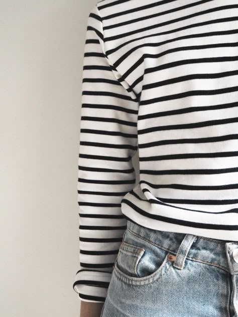 Breton Stripes Outfit, Black And White Striped Shirt, Dress Like A Parisian, Breton Stripes, Fashion Basics, Stripe Outfits, Winter Mode, Black And White Shirt, Looks Style