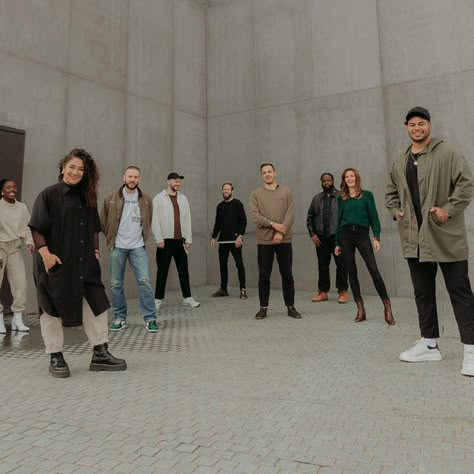 Choir Photoshoot, Elevation Worship Outfits, Photoshoot Ideas Outfits, Worship Team Outfits, Worship Outfits, Worship Dress, Generation Pictures, Group Photo Poses, Group Picture Poses