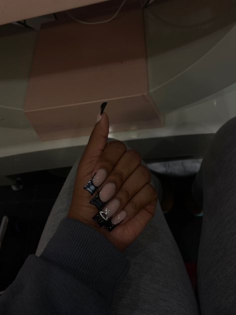 Black Grey Nails Ideas, Black And Grey Nails Designs, Medium Coffin Nail Ideas, Grey Nail Ideas Acrylic, Gray Acrylic Nails, Grey Nails Acrylic, Grey And Black Nails, Gray Nail Ideas Acrylic, Black Square Acrylic Nails