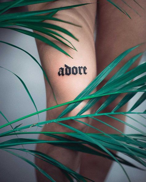 Word ‘adore’ inked on the right thigh by tattooist Dżudi Bazgrole Thick Tattoo Fonts, Block Letter Tattoo Fonts, Bold Script Tattoo, Big Letter Tattoo, Adore Tattoo Word, Words Above Knee Tattoos Women, Big Word Tattoos, Bold Tattoo Fonts, Bold Font Tattoo