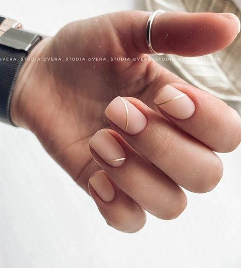 Neutral Nails With Gold Accent, Short Nails Abstract, Nails Abstract, Abstract Nails, Minimal Nails Art, Subtle Nails, Beige Nails, Simple Gel Nails, Minimal Nails