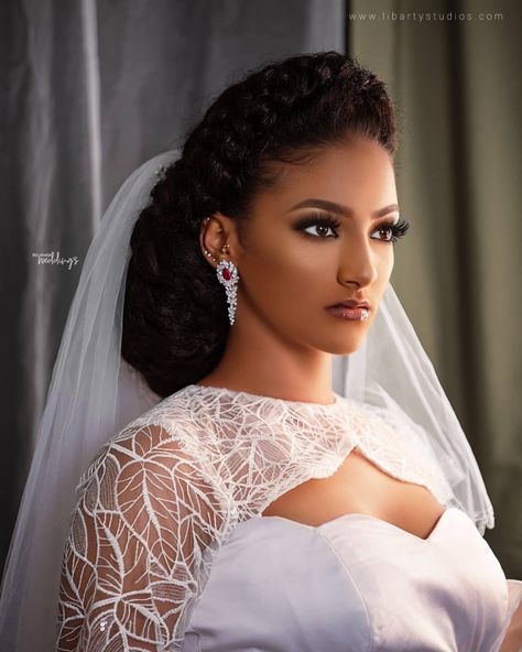 Black Bridal Makeup, Black Wedding Hairstyles, Natural Wedding Hairstyles, Natural Hair Bride, Bridal Hair Inspiration, Hippie Hair, Pelo Afro, Black Bridal, Bridal Photoshoot