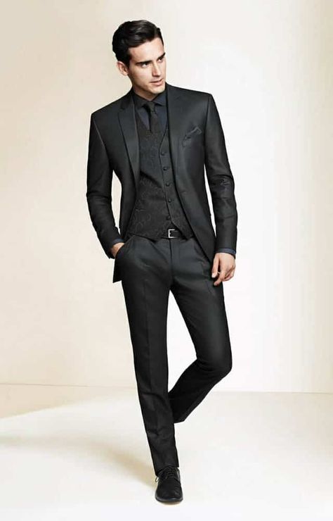 All Black Suit Prom, All Black Tuxedo, Wedding Suits Men Black, Mens Wedding Suits, All Black Suit, Michael Bastian, Mens Fashion Editorial, Formal Mens Fashion, Men Fashion Show