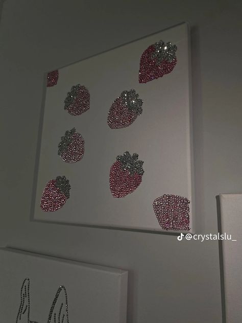 Diy Room Decor For Teens, Rhinestone Projects, Canvas Art Projects, Pinterest Diy Crafts, Diy Wall Art Decor, Easy Canvas Art, Glitter Art, Diy Rhinestone, Gems Art