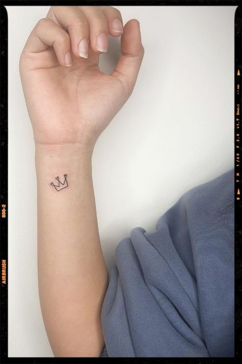 Tattoos Crown Wrist Tattoo, Elements Tattoo Design, Crown Tattoo On Wrist, Snall Tattoos, Simple Crown Tattoo, Crown Tattoos For Women, Small Crown Tattoo, Cute Tattoos On Wrist, Wrist Tattoo Ideas