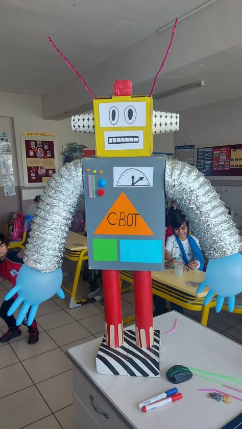 Cardboard Robot Diy, Robot Project, Cardboard Robot, Cardboard Projects, Box Robot, Robot Building, Fun Stem Activities, Robot Craft, Robot Birthday Party