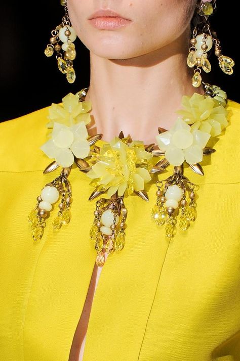 Gucci Ready To Wear Spring Summer 2013 #yellow Gucci Summer, Gucci Yellow, Gucci Spring, Sunshine Yellow, Sunny Yellow, Yellow Fashion, Mellow Yellow, Shades Of Yellow, Happy Colors