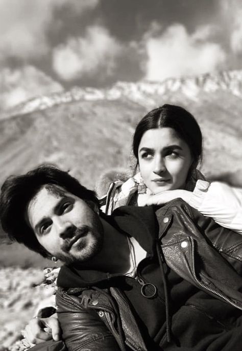 Varun and Alia in Movie Kalank 🖤🖤🖤🥀🥀🥀 Varun Dhawan Aesthetic, Alia Bhatt Varun Dhawan, Bollywood Aesthetic, Alia And Varun, Bollywood Couples, Varun Dhawan, Celebrity List, Upcoming Films, Bollywood Girls