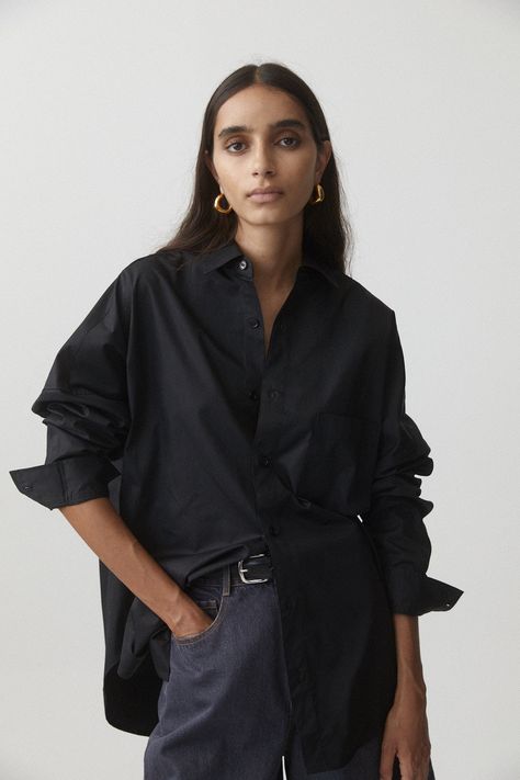 Black Cotton Shirt Outfit, Black Oversize Shirt Outfit, Large Shirt Outfit Women, Oversized Black Shirt Outfit, Womens Button Up Shirt Outfit, Oversized Shirt Outfit Women, Black Button Up Shirt Outfit, Black Shirt Outfit, Black Shirt Outfits