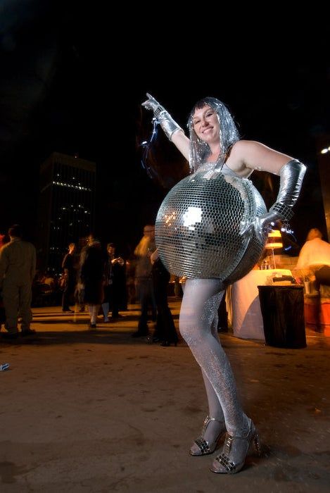 Disco Ball Costume, Disco Ball Mirror, Ball Costume, Pregnancy Costumes, Pregnant Halloween Costumes, Disco Costume, Best Friend Halloween Costumes, Pregnant Halloween, Creative Costumes