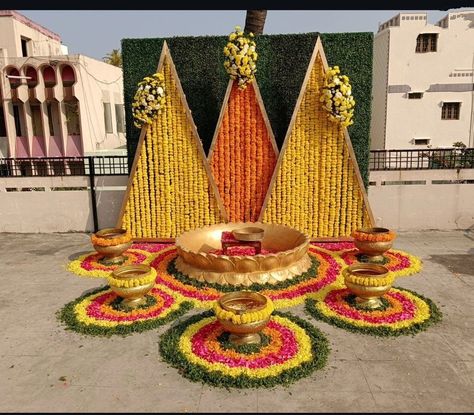 Puberty Ceremony Decoration, Yellow Theme Decoration, Home Haldi Decor, Haldi Function Decoration At Home, Puberty Function Decoration, Simple Haldi Decoration At Home, Simple Haldi Decoration, Haldi Decoration Ideas Backdrops, Haldi Background Decoration