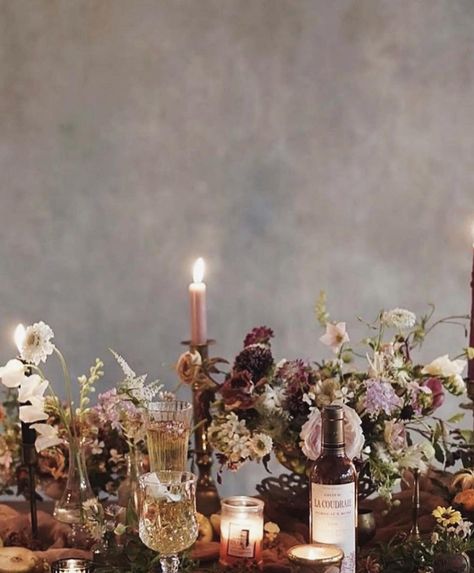 Candlebra Wedding, European Tablescape, Moody Victorian Wedding, Art Gallery Wedding Reception, Moody Floral Arrangements, Moody Spring Wedding, Modern Victorian Wedding, October Bride, Vintage Dinner Party