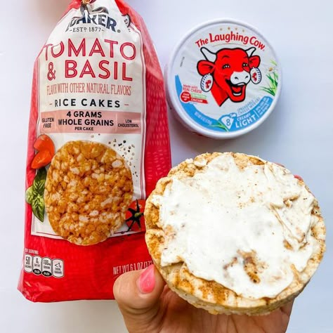 Tomato Basil Rice Cake, Ww Rice Cake Snacks, The Laughing Cow Recipes, Weight Watchers Snacks On The Go, What To Put On Rice Cakes, Laughing Cow Cheese Snacks, Rice Cake Pizza, Laughing Cow Cheese Recipes, Easy Work Lunch Ideas