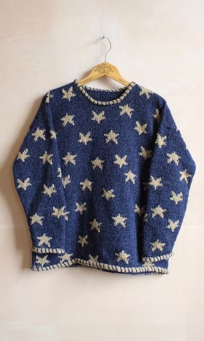 Big Jumper Outfits, Star Sweater Pattern, Late Winter Outfits, Gnome Clothes, Sweaters Aesthetic, Stars Sweater, Star Jumper, Denim Blanket, Travel Sweater