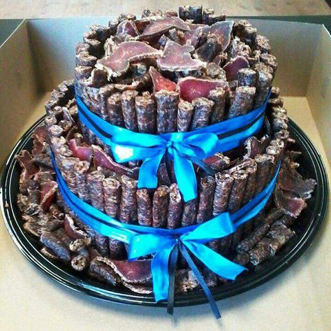 Perfect cake for dad! Droe wors en biltong koek! Biltong Cake Ideas, Biltong Cake, Cake Ideas Diy, South Africa Party, African Cake, Africa Party, South Africa Food, Meat Cake, Africa Food