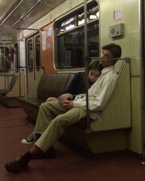 Teenage Romance Aesthetic, Pinterest Couples, Dream Couple, Relationship Aesthetic, Fotografi Digital, Fotografi Vintage, Subway Train, City Boy, The Love Club